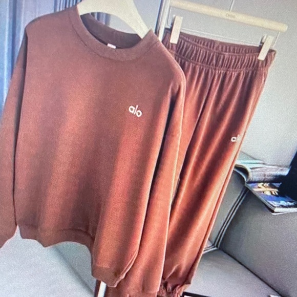ALO Yoga Women's Crewneck Sweater and Jogger Set - Rust Brown Size S - Picture 2 of 4